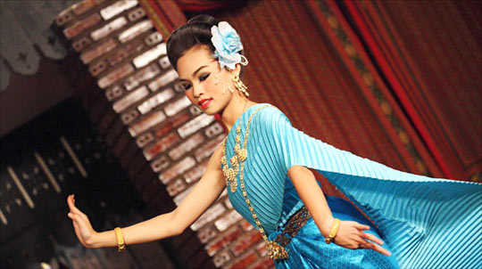 THAI TRADITIONAL LONG SHAWL SABAI COSTUME FESTIVAL DANCE OUTFIT RAMTHAI SHOW 